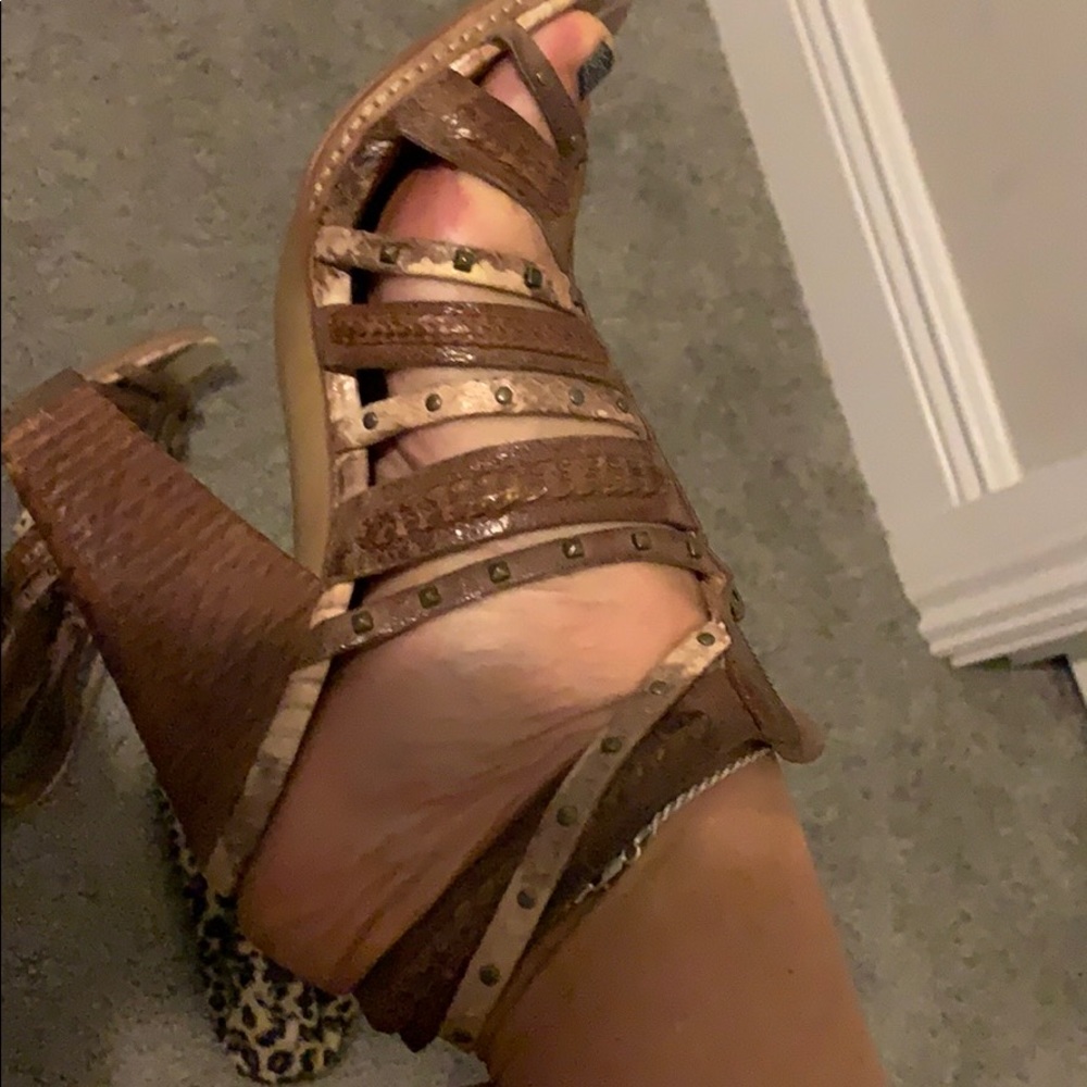 Women’s shoes  size 8